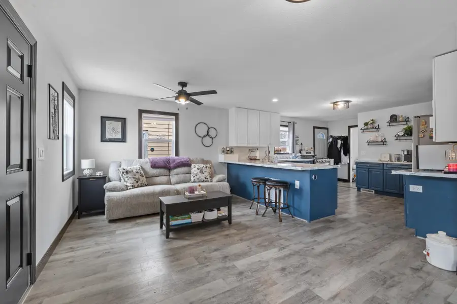 820 NE 9th Ave, Minot, ND 58703 - #3