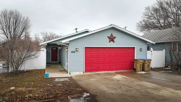 1015 37th St SE, Minot, ND 58701