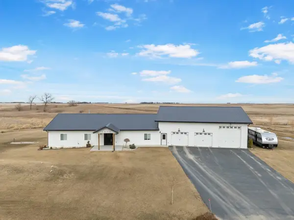 3315 Buckskin Dr. NE, Minot, ND 58703