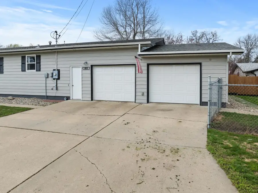 1105 6th Ave NW, Minot, ND 58703 - #3