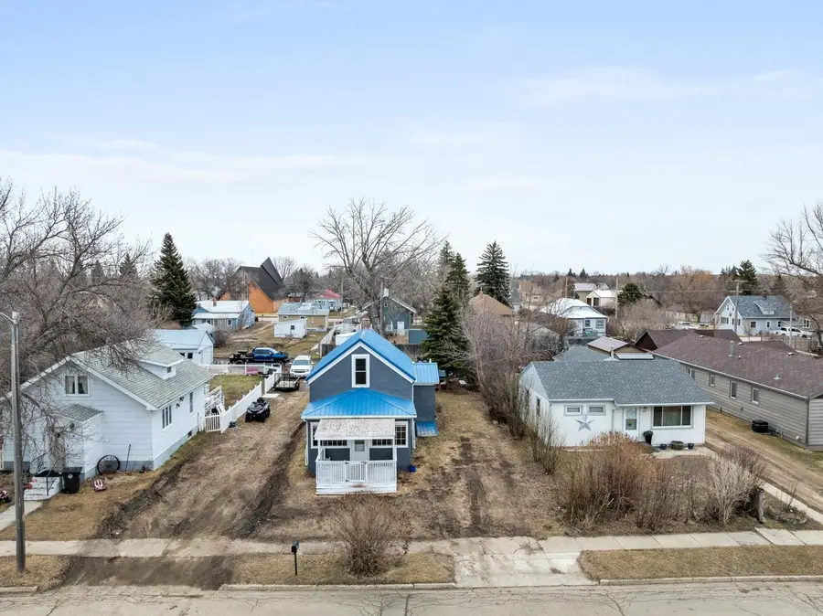 417 2nd St SW, Stanley, ND 58784-0000 - #2