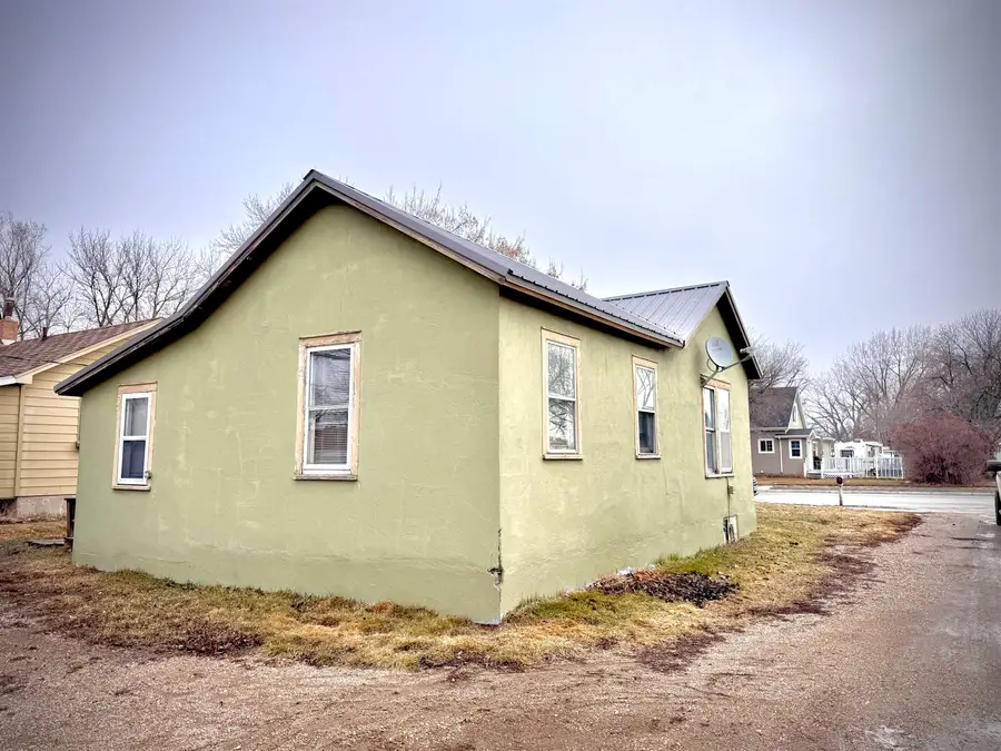 528 4th ST SE, Stanley, ND 58784 - #2