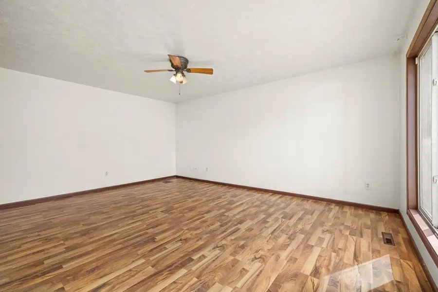 1108 16th St NW, Minot, ND 58703 - #3