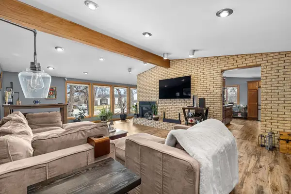 304 15th St SW, Minot, ND 58701