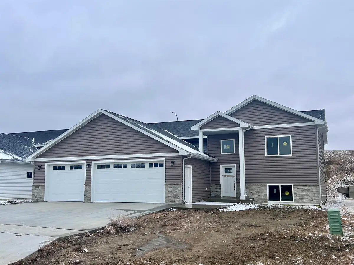 2413 15th St NW, Minot, ND 58703 - #1