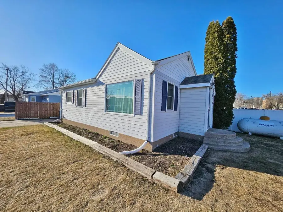 520 2nd Ave SE, Rugby, ND 58368 - #2