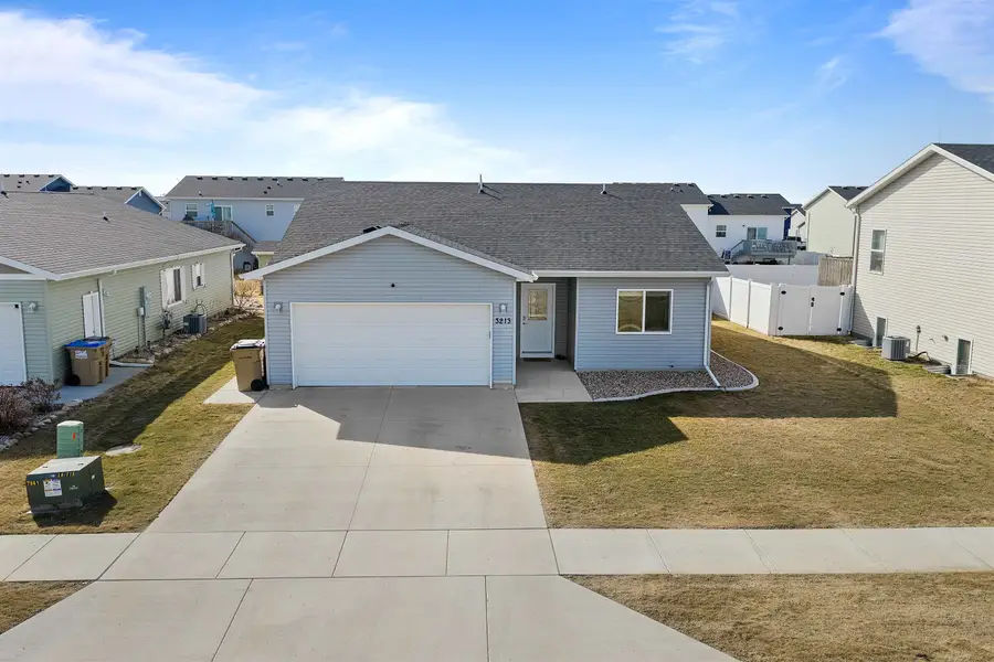 3213 14TH ST NW NW, Minot, ND 58703 - #2