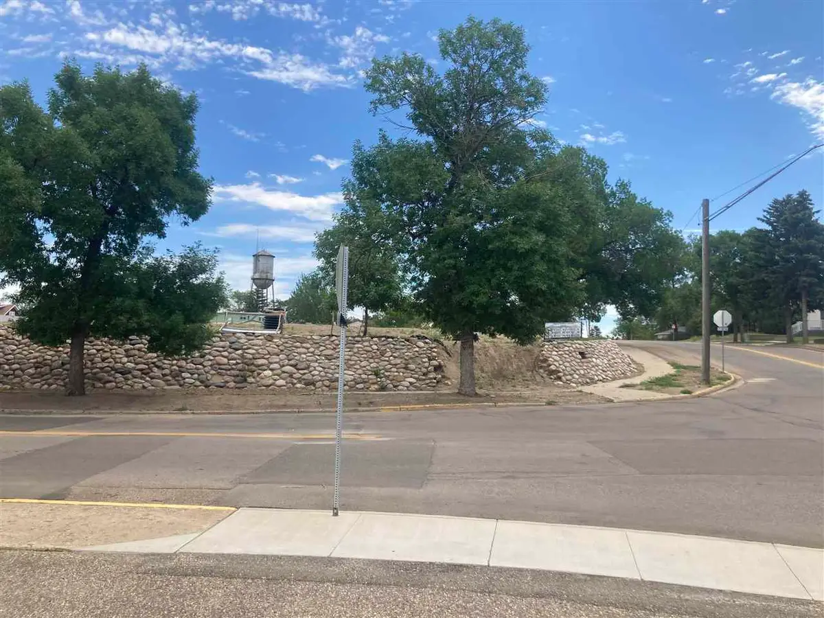 1001 2nd St, Minot, ND 58701 - #1