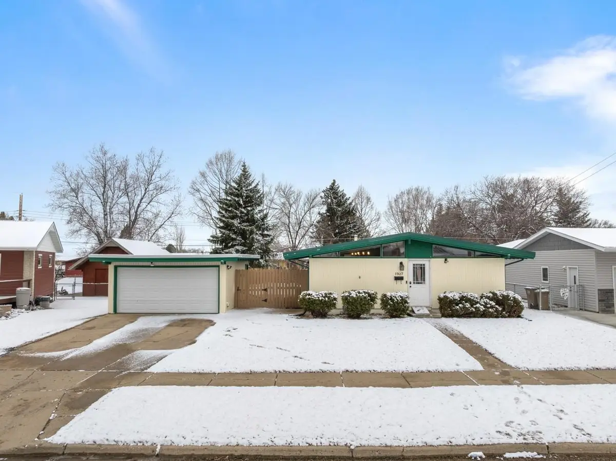 1937 Anderson Dr, Minot, ND 58703 - #1
