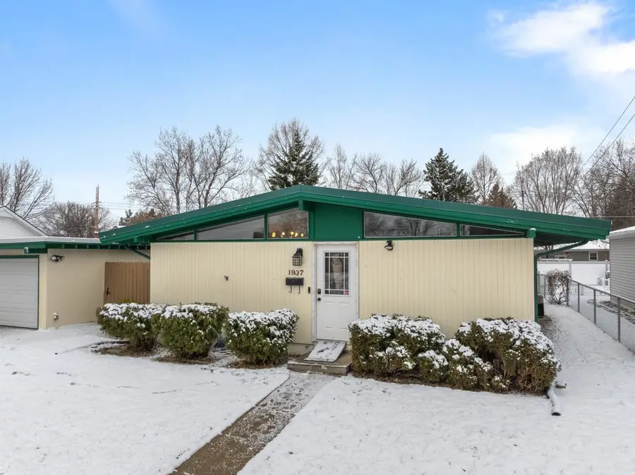 1937 Anderson Dr, Minot, ND 58703 - #2