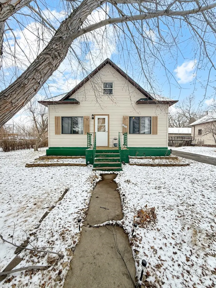 204 Tyler St NE, Berthold, ND 58718 - #2