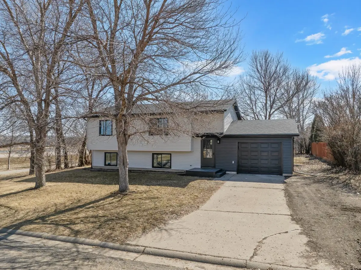 2 Durango Dr, Burlington, ND 58722 - #1