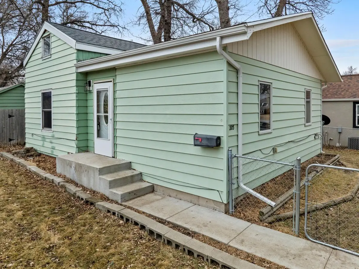 105 17th St SE, Minot, ND 58701-8505 - #1