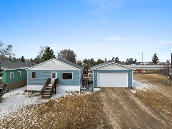 904 53RD ST SE, Minot, ND 58701