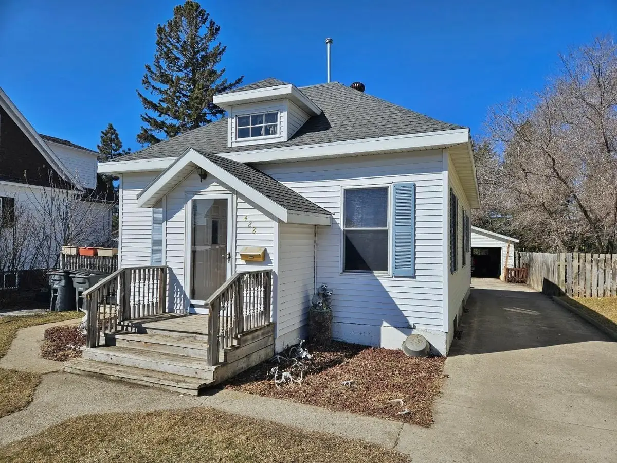 428 S Main Ave, Rugby, ND 58368 - #1