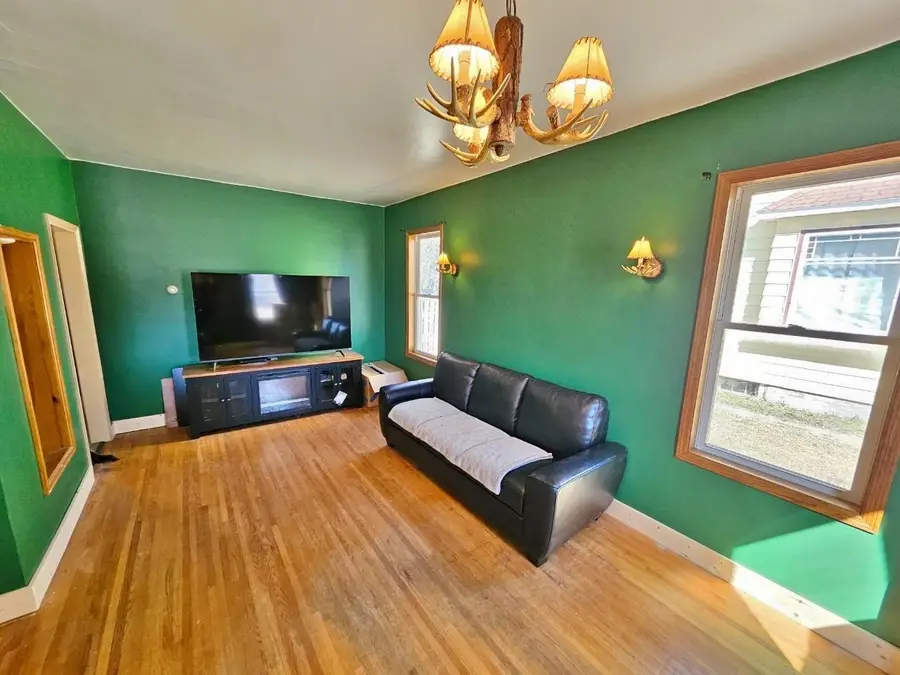 428 S Main Ave, Rugby, ND 58368 - #3