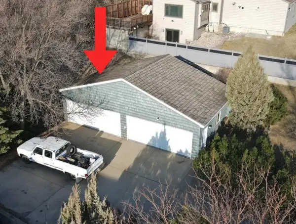 1004 14th Ave SW, Minot, ND 58701