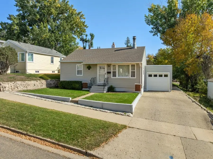 1108 11th ST NW, Minot, ND 58703 - #3