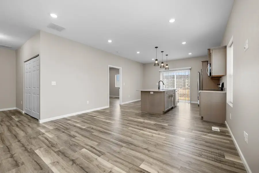 2521 Granite Dr NW, Minot, ND 58703 - #3