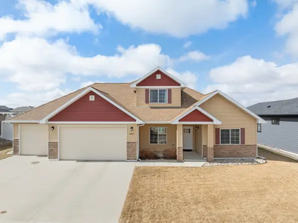 2621 18TH ST NW, Minot, ND 58703