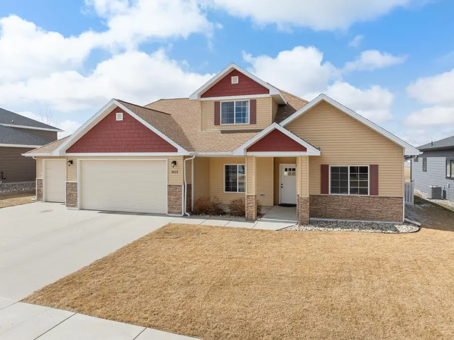 2621 18TH ST NW, Minot, ND 58703 - #2