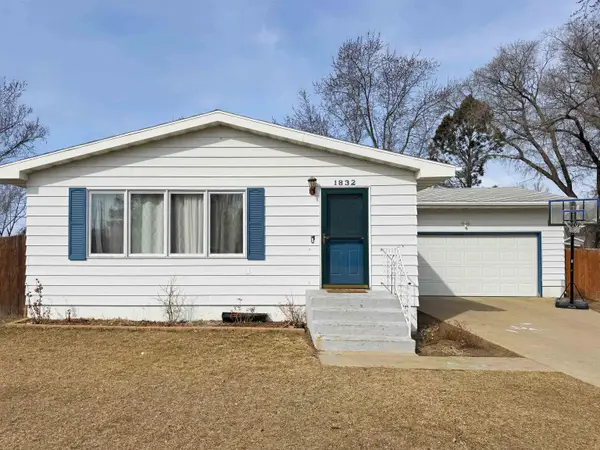 1832 9th St SW, Minot, ND 58701