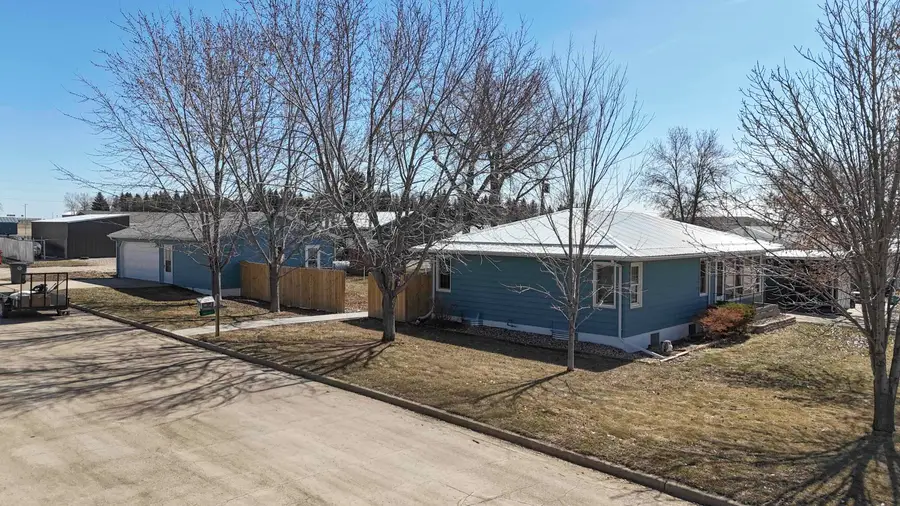118 6TH AVE NE, Kenmare, ND 58746 - #3