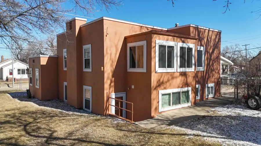 924 Valley St, Minot, ND 58701 - #2