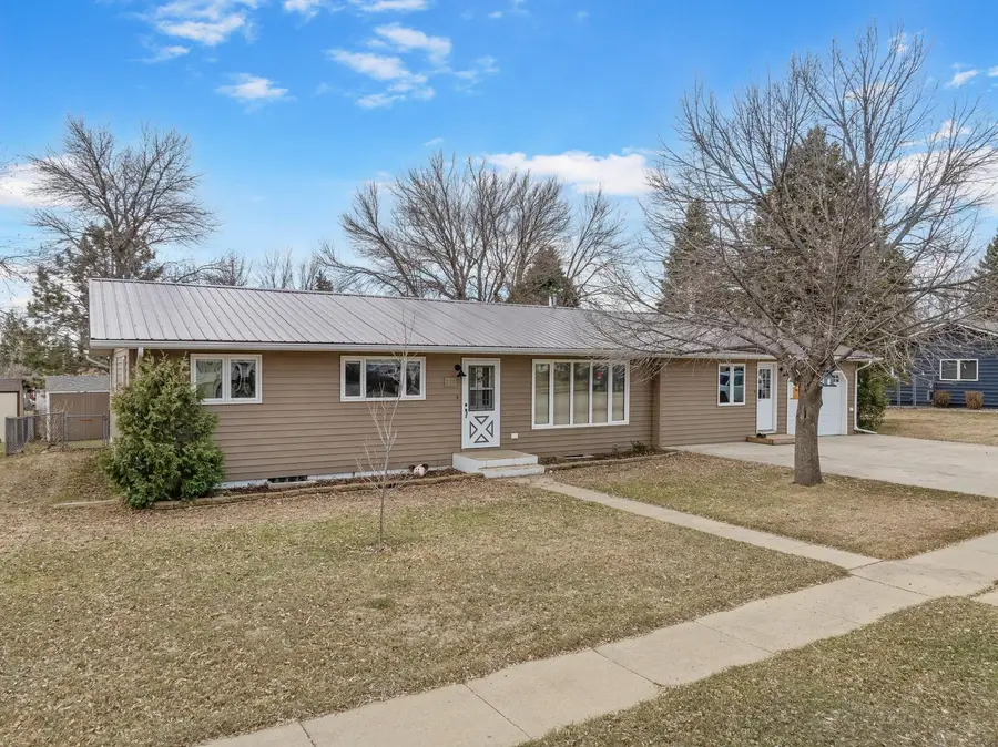 225 5th St NW, Tioga, ND 58852 - #3