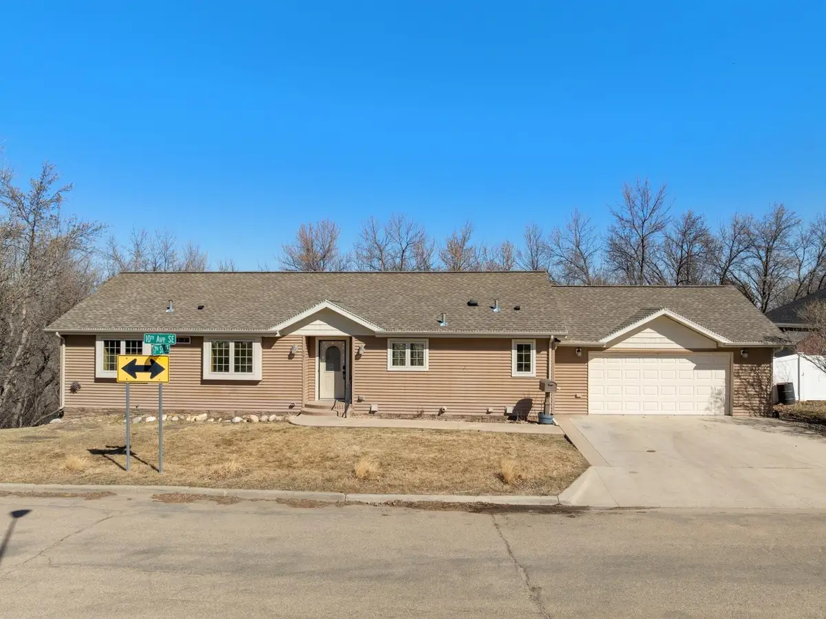 701 10th Ave SE, Minot, ND 58701 - #1