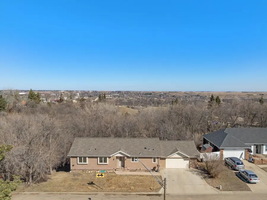 701 10th Ave SE, Minot, ND 58701 - #3