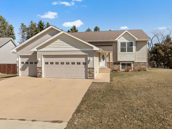 1925 26th St SW, Minot, ND 58701