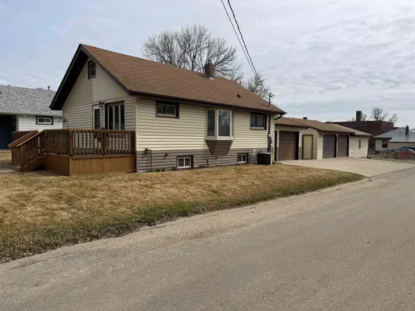 702 9TH AVE NE, Minot, ND 58703