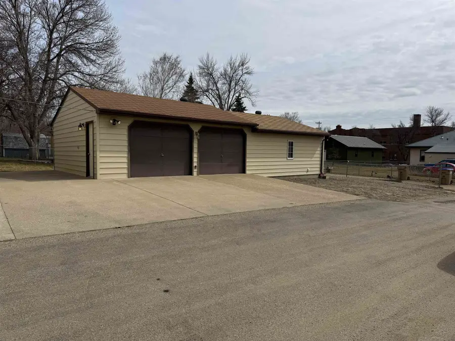 702 9TH AVE NE, Minot, ND 58703 - #3