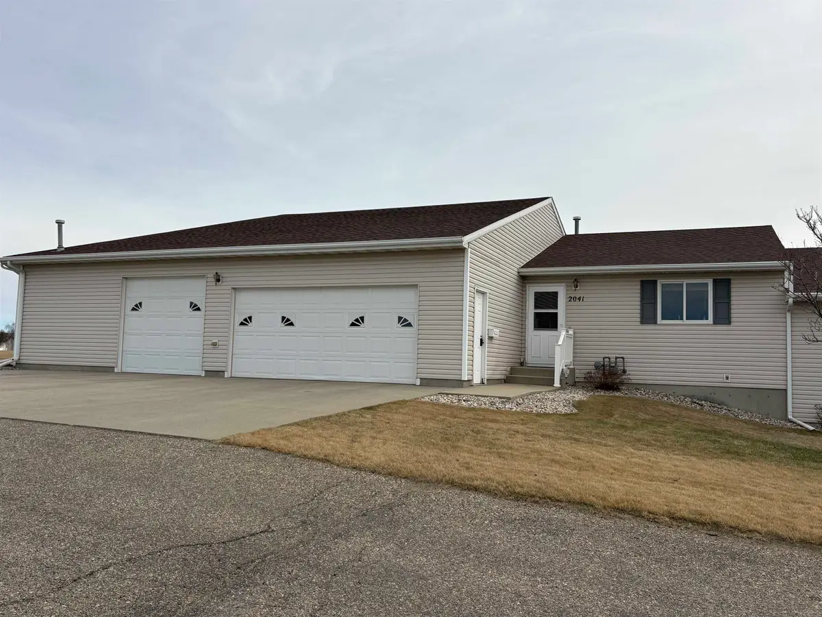 2041 Lakeside St, Minot, ND 58703 - #1