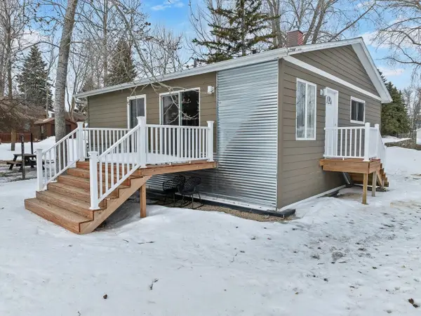 87 Green Acres RD, Lake Metigoshe, ND 58318