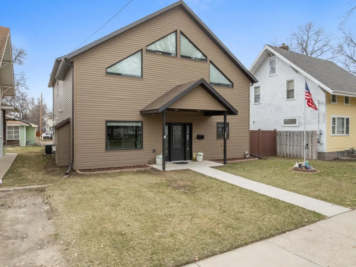 117 7th St SE, Minot, ND 58701 - #1