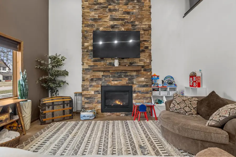 117 7th St SE, Minot, ND 58701 - #3