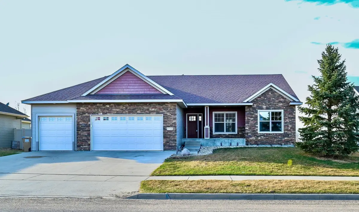 1716 27th Ave NW, Minot, ND 58703 - #1