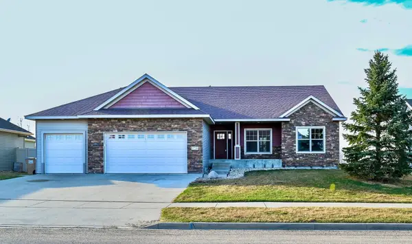 1716 27th Ave NW, Minot, ND 58703