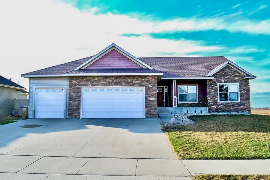 1716 27th Ave NW, Minot, ND 58703 - #2