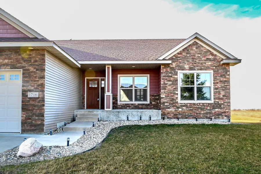 1716 27th Ave NW, Minot, ND 58703 - #3