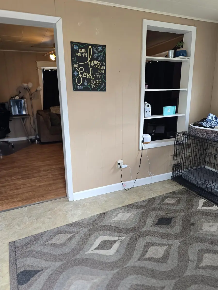 709 NE 6th Ave, Minot, ND 58703 - #2