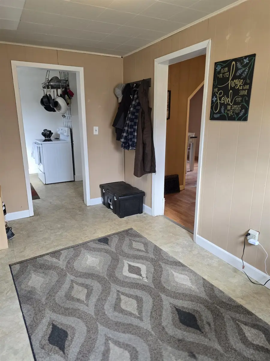 709 NE 6th Ave, Minot, ND 58703 - #3