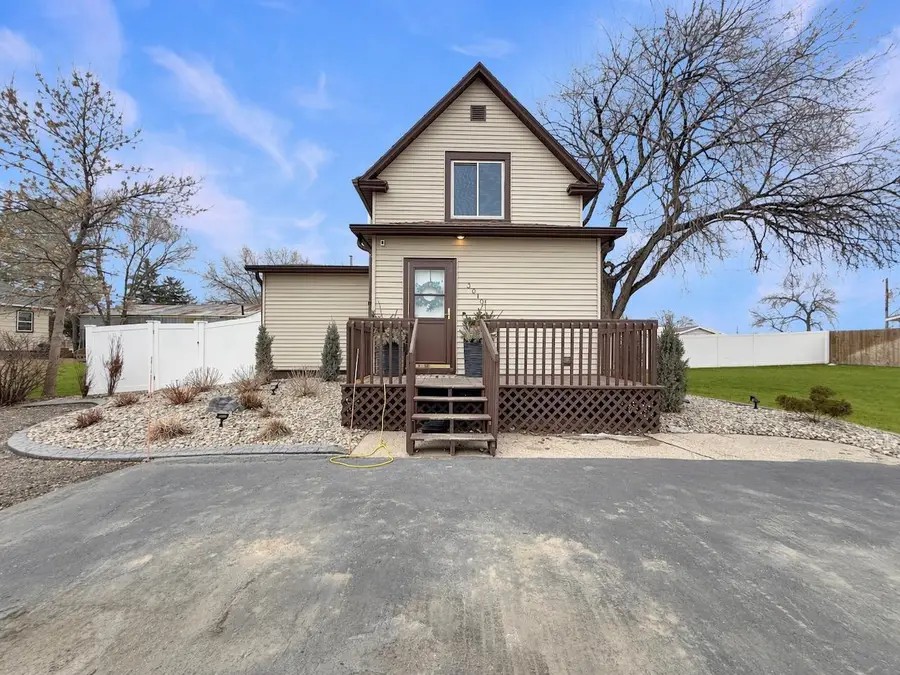 3010 2nd St. SE, Minot, ND 58701 - #3