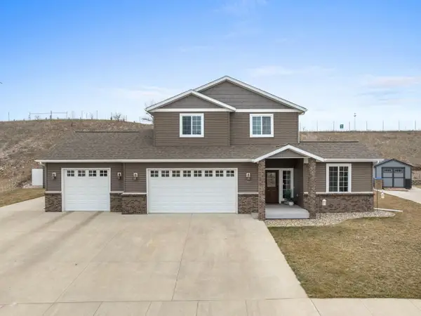 101 30th ST NW, Minot, ND 58703