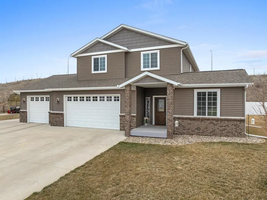 101 30th ST NW, Minot, ND 58703 - #3