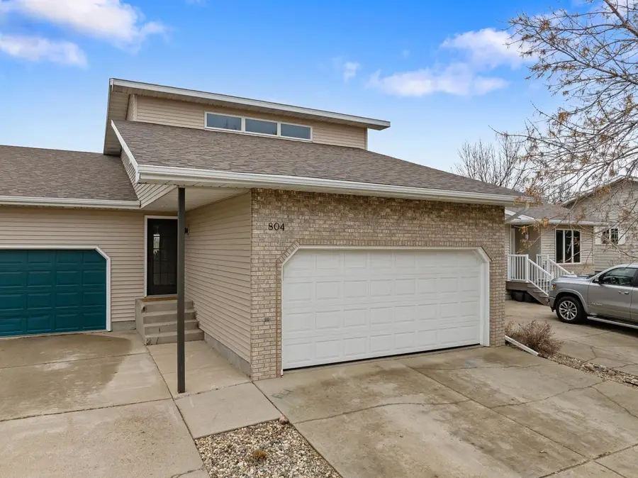 804 24th Ave SW, Minot, ND 58701 - #3