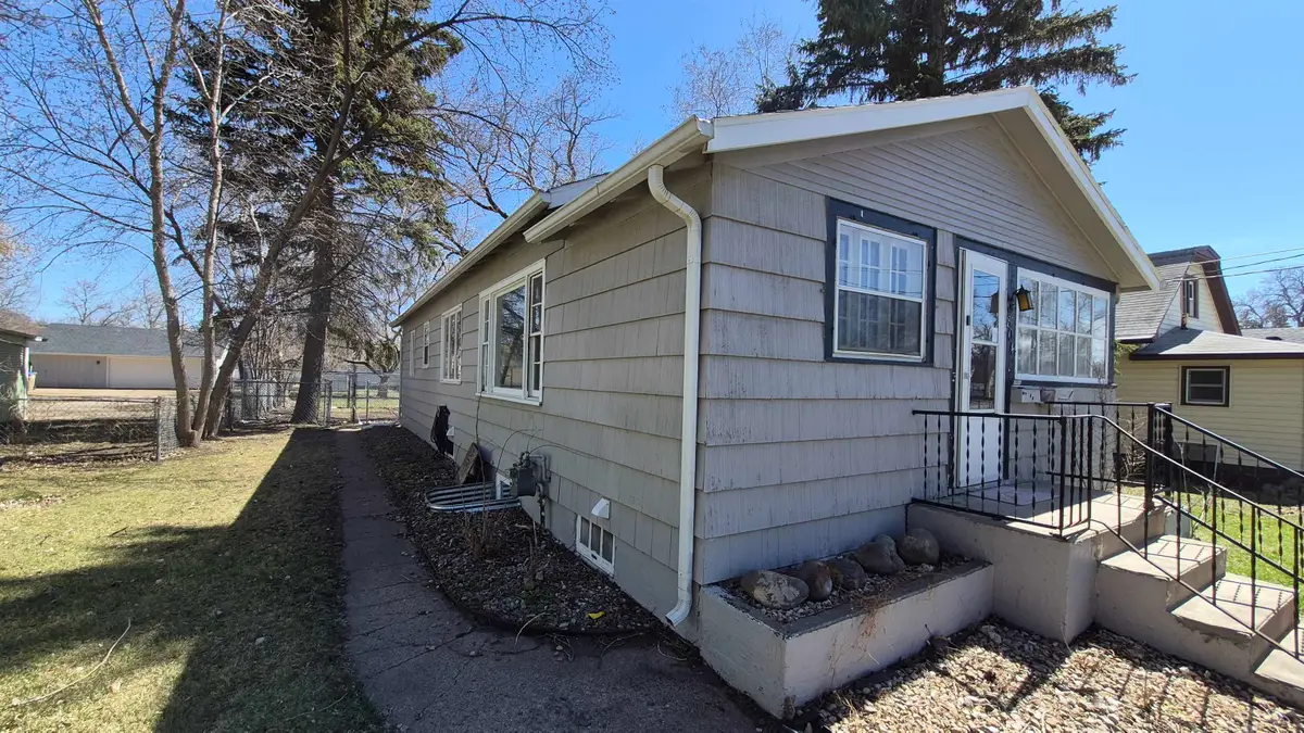 804 11th St NW, Minot, ND 58703 - #1