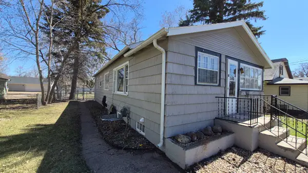 804 11th St NW, Minot, ND 58703